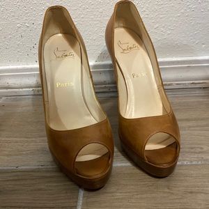Christian LouBoutin, Peep toe leather heel